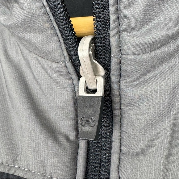 Under Armour Men's Reversible Lightweight Zip Front Contrast Puffer Vest Medium - Picture 8 of 12